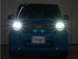 LEDヘッドライト(オートハイビーム機能付)が搭載されており、遠くまで明るく均一に照らし、高速道路等での安心感が向上しております。