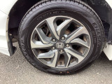 純正アルミホイールです。足元が引き立つので、車全体のイメージがアップしますよ!