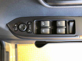 パワーウィンドウつきで窓の開閉もラクラク♪更に電動格納ドアミラー付!