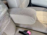 毎日過ごす運転席は要チェック。シートのへたり・擦れ、視界のイメージまで伝わる重要ポイント。