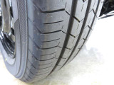 「165/65R15」サイズのタイヤが装着されています。