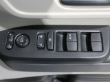 運転席のスイッチ類です。