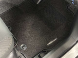 足元周り、フロアマットも、しっかり洗浄しております。