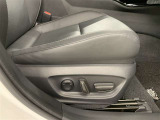 パワーシート搭載、微妙な調整が手軽にでき、ピッタリのポジションで運転することが可能です。
