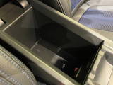 安心のBMW認定中古車は100項目の箇所を徹底的にチェック致します。機械的な箇所や電気系、コンピューターなどをご納車前に点検し、交換基準に達した部品は全て新品に修理返品した後にご納車致します。