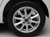 タイヤサイズは「155/65R14」になります。タイヤの溝は約5mm残っています。
