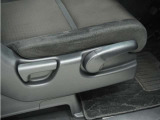 ◆シートハイトアジャスター◆運転席を上下に高さ調節ができます!運転ポジションを体格に合わせてシート調整できます。