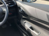 窓はすべてオートです。スイッチのべたつきもありません。