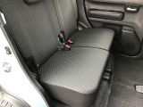 2列目シートも大人の方がゆったりくつろげる空間になってます。