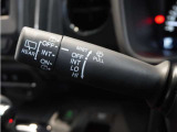 【バリアブル間欠ワイパースイッチ】車速に応じてワイパーの間隔を自動的に調整する機能。雨の量や車速に応じてワイパーの間隔を最適化し、視界を確保することができます。