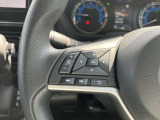 走行中でも、ハンドルから手を離さずオーディオ操作ができるステアリングスイッチ