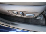 パワーシート搭載。微妙な調整が手軽にでき、最適なポジションで運転することが可能です。