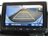 リアワイドカメラシステム!従来の視野に加えて、後方側方を約180&deg;まで見えるワイドビューと、後方を真上から見たような視野で駐車時などに便利なトップダウンビューの3つの視野があります!