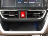 ワイヤレス充電機能で接続の手間いらず。スマートフォンなどをワイヤレスで充電可能です。