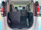 リヤシートは5:5の分割可倒式を採用しておりますので、乗車人数やお荷物の量に合わせてシートアレンジが可能です。