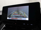 車庫入れや縦列駐車などの際に、後退操作の参考になるガイドラインをモニター画面に表示します。