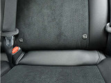 ◆ISOFIX◆シートベルトいらずでチャイルドシートと固定金具を連結するだけでガッチリ固定できます。