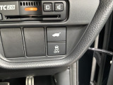 横滑りを抑制し車の姿勢の安定を図るVSA機能を搭載。運転席とリアゲート本体に開閉スイッチを装備し、とても便利な電動リアゲート!