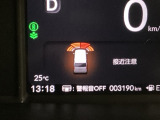 自社整備工場で点検整備をおこなってからお渡ししています。車検が残っている場合は『12ヶ月点検整備』を、車検整備付きの場合は『車検整備』をおこないます。整備費用は車両本体価格に含まれています。