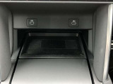 ワイヤレス充電装備。
