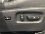 パワーシート搭載。微妙な調整が手軽にでき、最適なポジションで運転することが可能です。