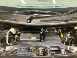 エンジンルームもクリーニング済みできれいですよ。日産の整備士がしっかりと丁寧に点検していますので安心してお乗りいただけます