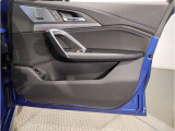 当社BMW認定中古車は全車保証付きでございます。また保証料金や整備費用はお見積書内の諸費用・税金に追加計上する事はございません。認定中古車保証付きのお支払総額でお見積りご依頼の上、他店とお比べください