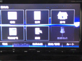 フルセグTVを搭載。CD/DVD再生、Bluetoothオーディオに対応しています。