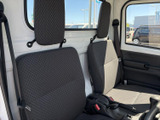 手入れの行き届いたシートは、長時間の運転でも快適です。リラックスした状態で、目的地まで移動できます。