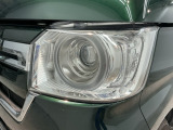 【LEDヘッドライト】点灯した瞬間のクリーンな白さが、今の車らしい清潔感を感じさせてくれます。明るさだけでなく、寿命や省エネ性能も優秀。長く乗る一台だからこそ、こだわわりたい方に最適です。