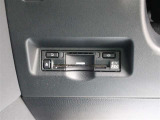 高速道路上に設置されたITSスポットと双方向通信を行うETC2.0ユニットは、ETC機能に加え、安全運転をサポートする交通情報を提供します。