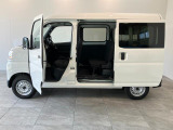 お客様にぴったりなおクルマをお選びいただけますように様々な展示車をご用意致しております!ダイハツの軽自動車だけではなく、他メーカー車やコンパクトカー・ミニバンなども数多く取り揃えております!