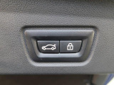 【パワーゲート】電動パワーゲートです。開閉がボタン1つで開け閉め行えます。また、状況に応じてのトランクハッチ開閉量を簡単に設定可能です。スマートオープナーも便利な機能です。ぜひお試しください。