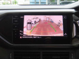 リアビューモニターとオプティカルパーキングシステムで駐車をサポートします。