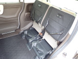 ◆チップアップ&ダイブダウン機構付【ULTR SEAT】は後席座面を左右分割で跳ね上げることができます。トランクで積載できない背の高い荷物をラクラク収納できます。ホンダ車ならではの人気装備です。