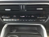 空調はAUTO エアコンですので、温度設定するだけで後は車が管理してくれます。快適な室内空間です!