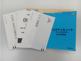 お車、ナビ、ETCの取扱説明書、メンテナンスノートが付属しております。