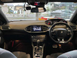機能性とデザイン性を両立したインパネです。先進的な空間が広がります。