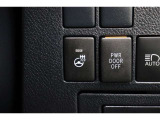 寒い冬のドライブでも手のひらから温めるステアリングヒーターが付いております!