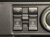 両側パワースライドドアウェルカムオープン機能 降車時にスイッチで予約しておけば、乗車時に電子カードキーを持ってクルマに近づくだけでパワースライドドアが自動でオープン♪