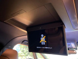 【フリップダウンモニター】大画面モニターで後席でもエンタメをお楽しみいただけます。小さなお子様にも大人気の装備です♪