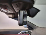 【ミラー内蔵ETC】BMWのETCシステムはルームミラー内蔵型となります。ルームミラー配置により収納スペースを確保しています。