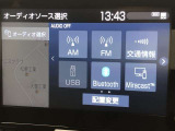 Bluetooth(ブルートゥース)接続機能付き。スマートフォンなどからお気に入りの音楽をワイヤレス再生できます。ドライブがさらに楽しくなりますね。