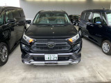 車両前面よりライトとウインカーを点灯させた状態です
