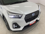 ヘッドライトには目立つくすみも無くクリアに仕上がっております。ポリッシャーでのみがきの工程を取り、ツヤのあるキレイな状態へ。