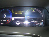 メーター中央に、様々な車両情報を表示してくれる、ディスプレイがついています。