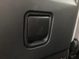 ご納車までに、弊社サービススタッフによる車検整備を行い、バッテリー、エンジンオイル、オイルエレメント、ワイパーゴムを交換し、ブレーキを分解、摩耗等を確認、必要であれば交換、安心してお乗りいただけます!