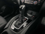 操作が簡単なシフトレバーですのでストレスなく運転が出来ますよ!