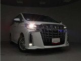 高輝度で点灯速度が速いLEDヘッドライト装備!LEDの明るい光が走行中の視界の確保をサポートして、夜のドライブがより楽しく安全に運転できます♪