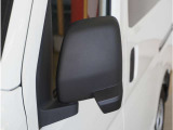 【プロのメカニック多数在籍】当社メカニックによる『プロの視点』でご納車前の整備を行います。お客様に安全且つ安心して気持ちよくお乗りいただけるように真心込めて整備いたします。